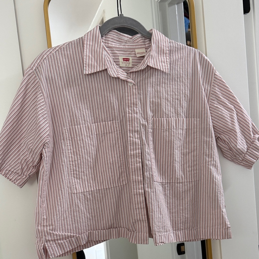 Levi's Cropped Button Down
